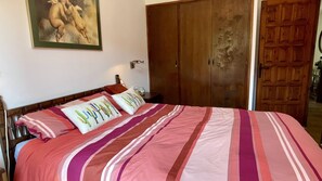 3 bedrooms, free WiFi, bed sheets - PLAÇA DELS POUS 15 (Pals)