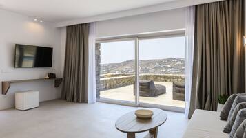 Grand Studio Suite, Private Pool | Living area | Smart TV