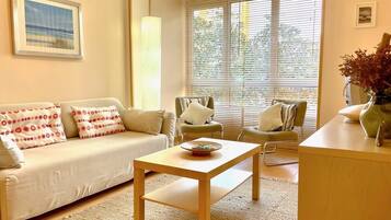 Een televisie en een kantoor