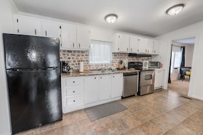 Fridge, microwave, oven, stovetop - Grandbay Oasis (Grand Bay)