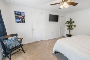 3 slaapkamers, een strijkplank/strijkijzer, gratis wifi, beddengoed