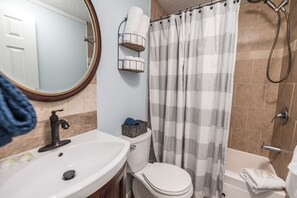 Combined shower/tub, hair dryer, bidet, towels