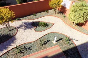 المنطقة المحيطة بالمنشأة