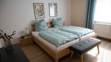 2 habitaciones, cuna de viaje, wifi gratis y ropa de cama