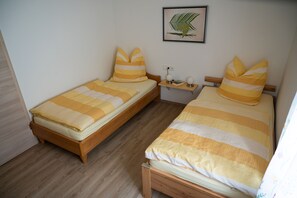 2 Schlafzimmer, Reisekinderbett, kostenloses WLAN, Bettwäsche