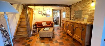 Country house in a quiet hamlet, a stone's throw from the Lesse river.