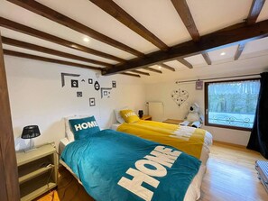 4 Schlafzimmer, Schreibtisch, schallisolierte Zimmer
