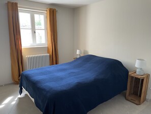 6 slaapkamers, een strijkplank/strijkijzer, wifi, beddengoed