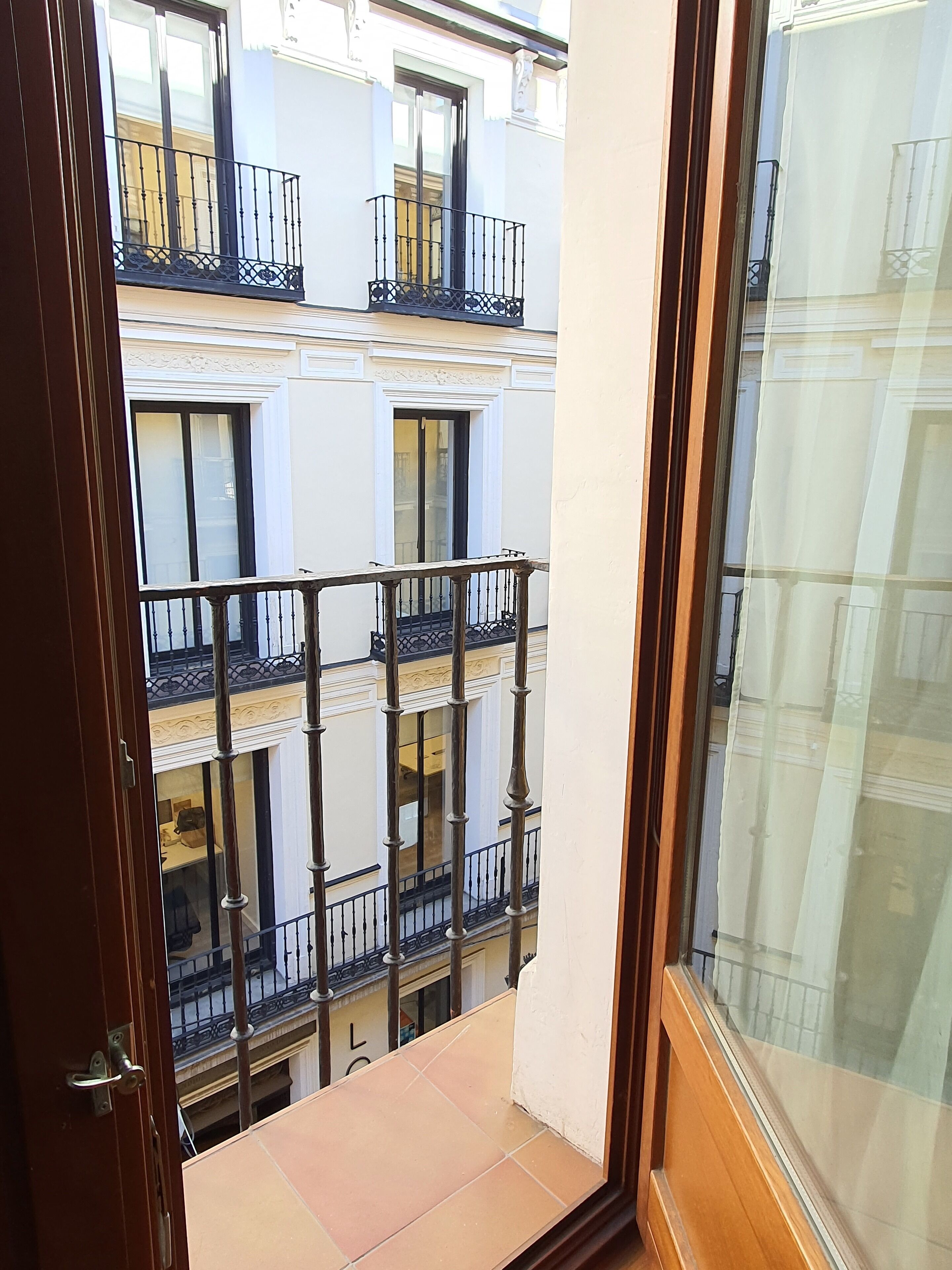 เอ็กเซกคิวทีฟสตูดิโอ | ลานระเบียง/นอกชาน