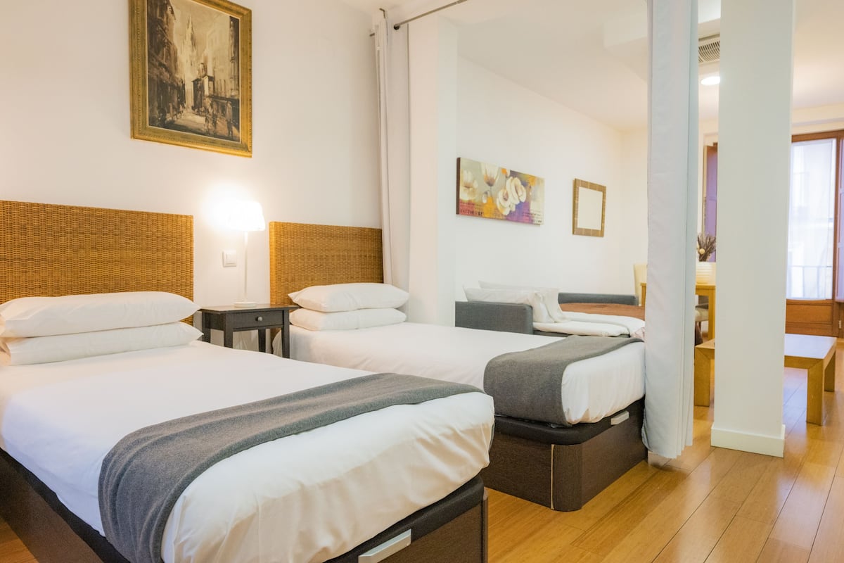 2 bedrooms, premium bedding, down duvets, desk