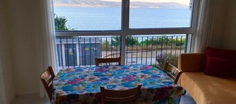 Тристаен апартамент с прекрасен изглед към морето