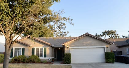 Spacious 4BD Home w EV charger near Sequoia Ntl Pk