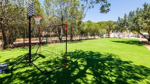 A sports court with a goalpost and net, surrounded by trees and a clear sky. - Private Vale do Lobo resort with soccer pitch for 51 people (Almancil)