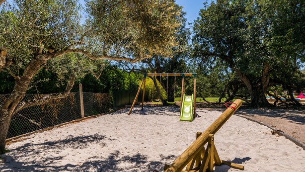 A sandy playground with a swing set and a slide. - Private Vale do Lobo resort with soccer pitch for 51 people (Almancil)