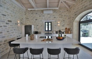 Kühlschrank, Ofen, Herdplatte, Geschirrspüler