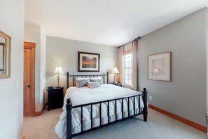 3 室のベッドルーム、アイロン / アイロン台、旅行用ベビーベッド、WiFi (無料)