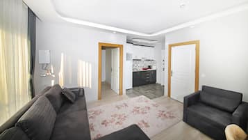 1 habitación, caja de seguridad en la habitación y escritorio