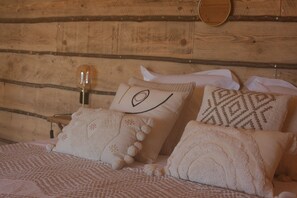 1 bedroom, bed sheets - Ecolodge en bois au cœur du maquis corse - Cabane San Petrone (Poggio-Marinaccio)