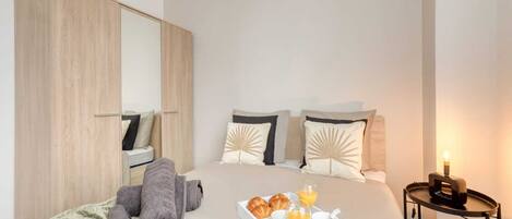 1 bedroom, iron/ironing board, free WiFi