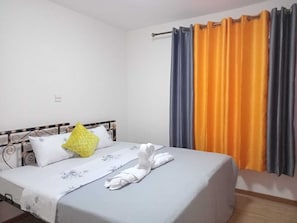 3 chambres, bureau, fer et planche à repasser, Wi-Fi gratuit