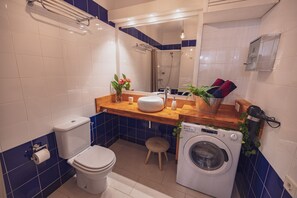 Dusche, Haartrockner, Handtücher