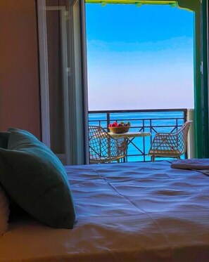 1 bedroom, free WiFi, bed sheets - Apartment in a Hotel 'Sunset Premium Studio 4' with Sea View, Shared Pool, & Wi-Fi (Lefkada)