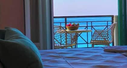Appartement dans un hÎtel "Sunset Premium Studio 1" avec vue sur la mer, piscine partagée et Wi-Fi.