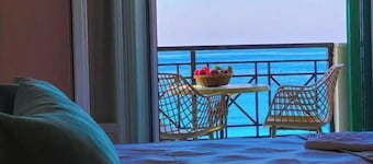 Apartamento en un hotel 'Sunset Premium Studio 1' con vistas al mar, piscina compartida y Wi-Fi