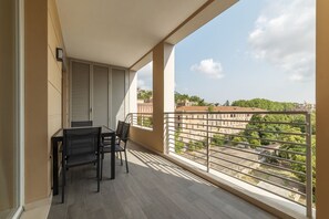 Outdoor dining - GuestHost - Trastevere Modern Flat with Terrace (Roma)