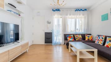 Televisión, reproductor de DVD, estéreo