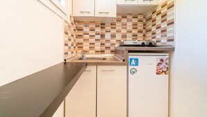 A compact kitchen with a sink, a toaster, and a refrigerator. - Studio Apartment "Arianna Studio 9b" with Sea View, Shared Pool & Wi-Fi (Corfu)