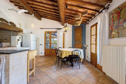 'La Ripa - Master Apartment' with Shared Pool & Wi-Fi