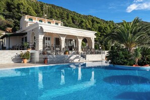 Pool - Apartment in a Hotel 'Sunset Premium Studio 8' with Sea View, Shared Pool, & Wi-Fi (Lefkada)