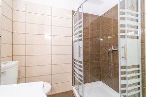Shower, hair dryer, towels - Studio Apartment "Arianna Studio 9" with Sea View, Shared Pool & Wi-Fi (Corfu)