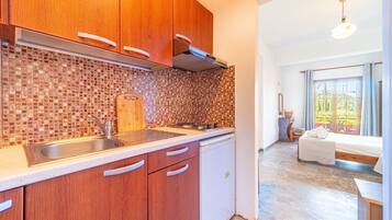 Fridge, microwave, stovetop, coffee/tea maker