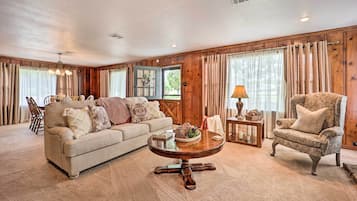 TV, fireplace, DVD player, books