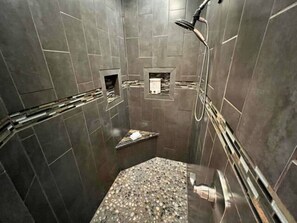 Ensemble baignoire-douche, baignoire à remous, séchoir à cheveux