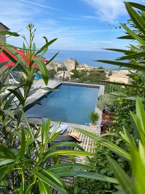 Piscina all'aperto, una piscina riscaldata