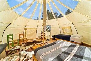 1 bedroom, WiFi, bed sheets - El Sol | Stargazer Tent | Pet-Friendly Pool Access (Dripping Springs)