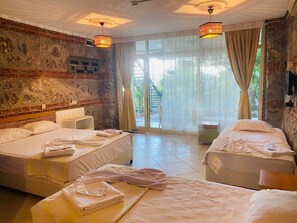 Minibar, desk, free WiFi, bed sheets - Söğüt Taş Otel (Marmaris)