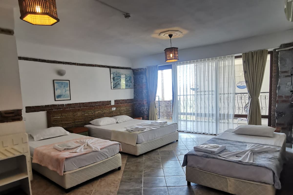 Minibar, desk, free WiFi, bed sheets