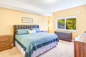 2 chambres, bureau, fer et planche à repasser, draps fournis