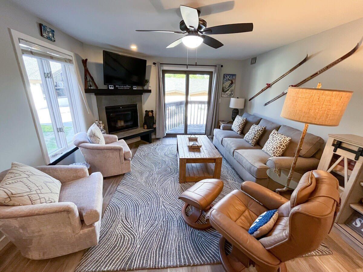 Après Chalet: A Modern Ski-In/Out condo at Okemo