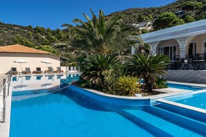 Pool - Apartment in a Hotel 'Sunset Premium Studio 7' with Sea View, Shared Pool, & Wi-Fi (Lefkada)