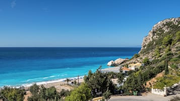 Una playa cerca