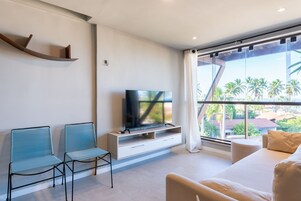 公寓 | 起居区 | 55-英寸智能电视（配备数码频道）、电视、Netflix