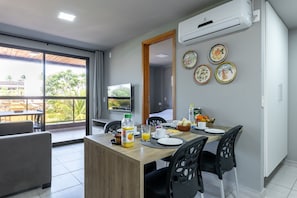 Junior Apartment, 1 Bedroom, Kitchenette | Dining - Praia Central Porto de Galinhas (Ipojuca)