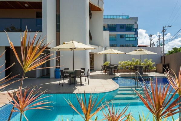 Outdoor pool, pool umbrellas, sun loungers