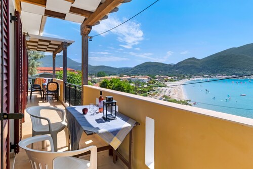Villa Captain Fotis 3 – Pet-Friendly Apartment with Sea View & Balcony