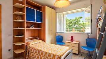 2 slaapkamers, een strijkplank/strijkijzer, gratis wifi, beddengoed